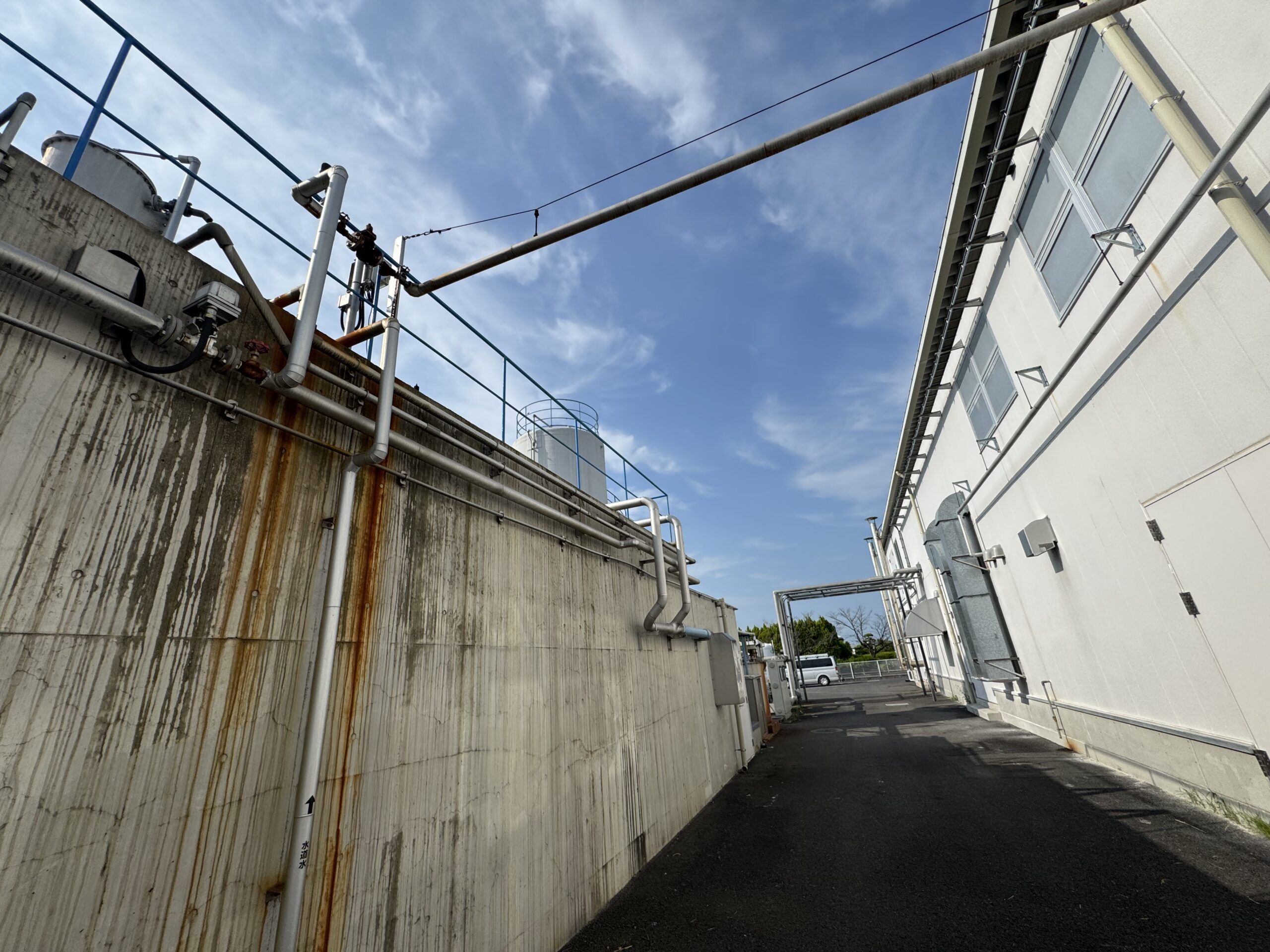 施工前の写真 排水処理場蒸気配管設備工事