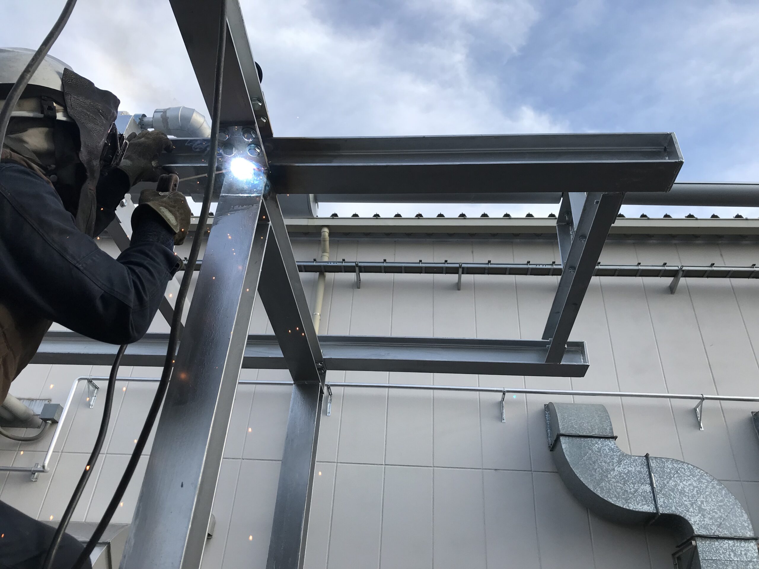 配管ラック架台設置工事