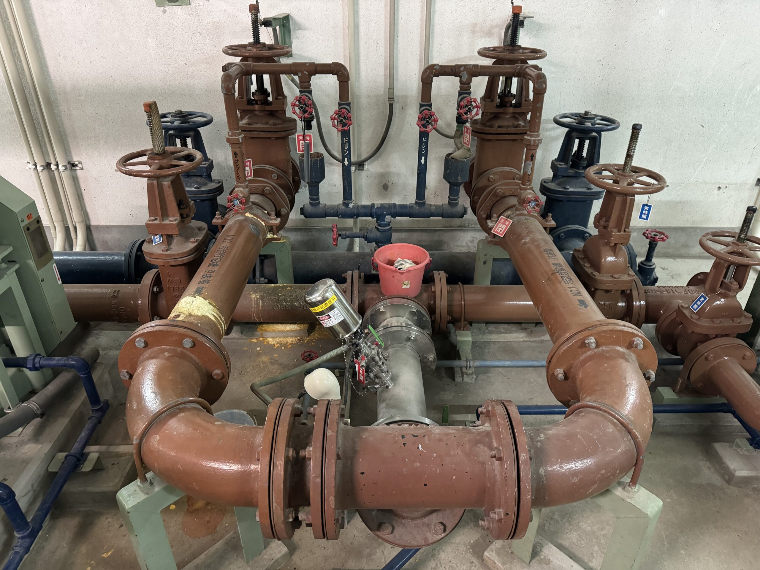 施工前の写真 混合汚泥貯留槽引抜管工事