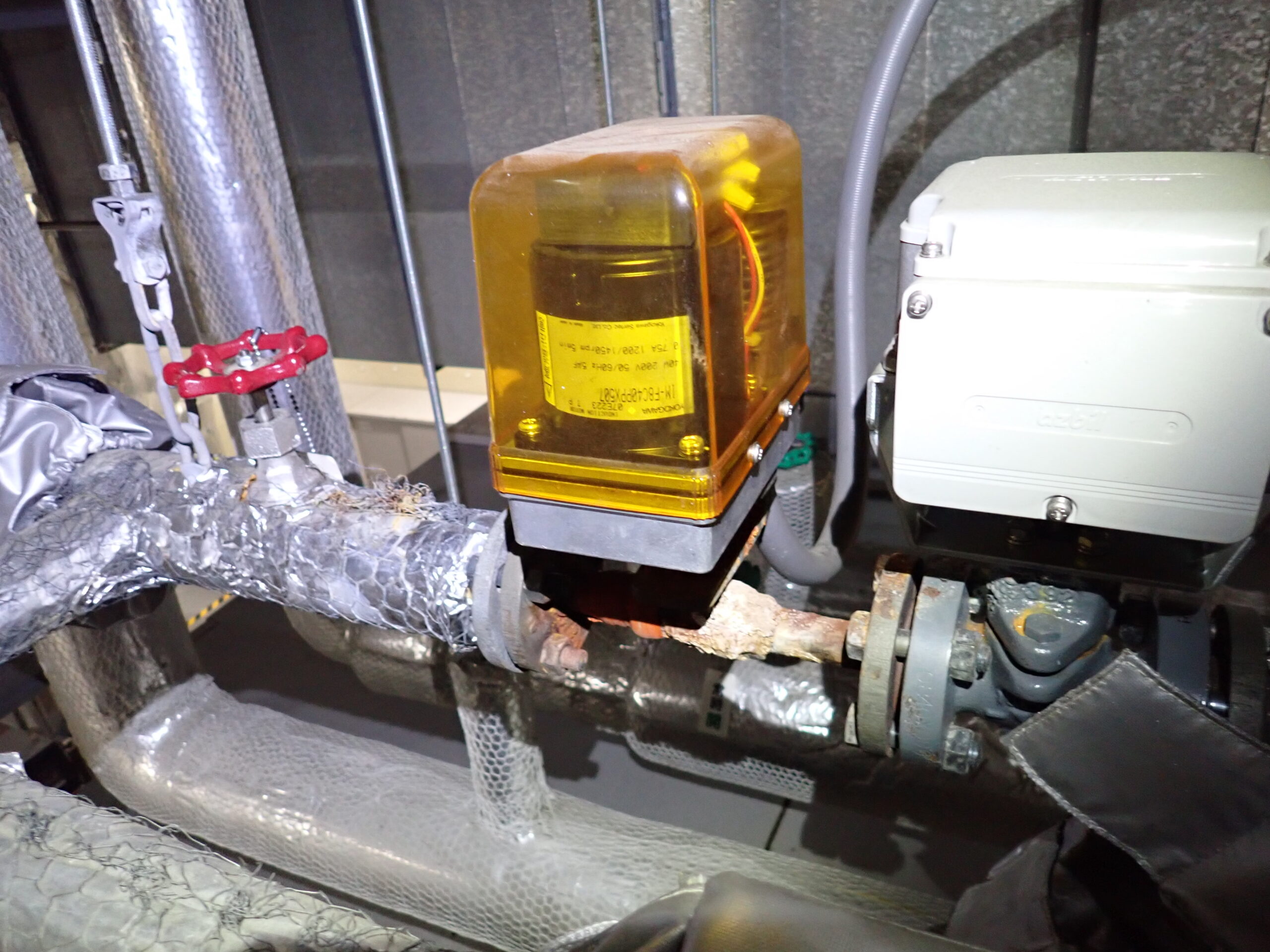 施工前の写真 空調用電動ボールバルブ交換修繕